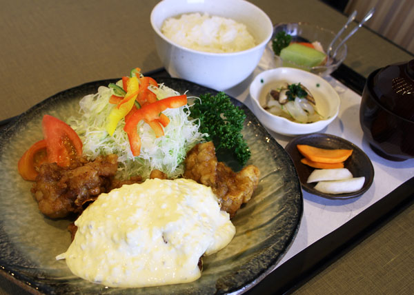 おもてなし　夢かぐら　チキン南蛮定食