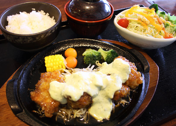 レストラン コスモス　あつあつ鉄板チキン南蛮定食